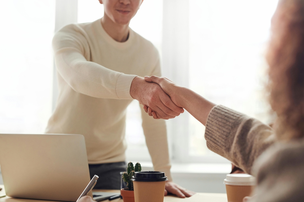 hand-shake Karlovy Vary – servis počítačů v Karlovarském kraji